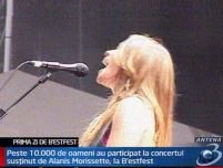 Peste 10.000 de spectatori la concertul lui Alanis Morissette