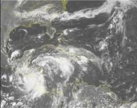 Statele Unite, ameninţate de o furtună tropicală
