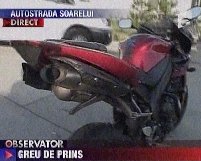 Motociclist care rula cu 250 de km/h pe autostradă, prins cu greu de poliţie