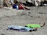 Indiferenţă în Italia: Turiştii fac plajă lângă cadavrele a două fetiţe de etnie rromă