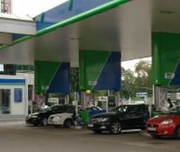 Petrom şi OMV ieftinesc benzina şi motorina cu 8 bani, respectiv 6 bani pe litru