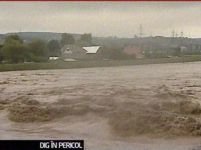 Cod roşu de inundaţii pe râurile Suceava şi Siret. Localnicii din Lespezi, evacuaţi