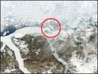 Un uriaş bloc de gheaţă s-a desprins din calota arctică