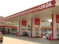 Lukoil a ieftini carburanţii pentru a treia oară în ultimele zece zile