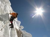Doi alpinişti olandezi şi unul italian, salvaţi din avalanşa de pe vârful K2