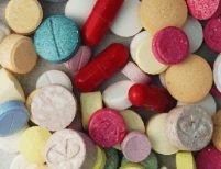 Mamaia. 230 de pastile de ecstasy, confiscate de la doi tineri din Oneşti