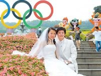 Zeci de mii de chinezi s-au grăbit să se căsătorească în prima zi a Jocurilor Olimpice