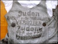 Franţa. Tricouri cu mesaje antisemite, puse la vânzare într-un magazin din Paris