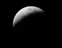 Eclipsă parţială de Lună, vizibilă sâmbătă noapte în România