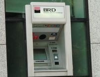 BRD a lansat primele sale carduri bancare cu CIP. BCR instalează ATM-uri la metrou