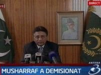 Pervez Musharraf, preşedintele Pakistanului, a demisionat