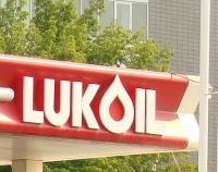Rafinăria Lukoil, amendată pentru că poluează masiv aerul cu dioxid de sulf