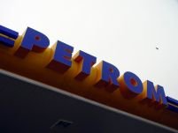 Petrom reduce preţul motorinei cu cinci bani pe litru