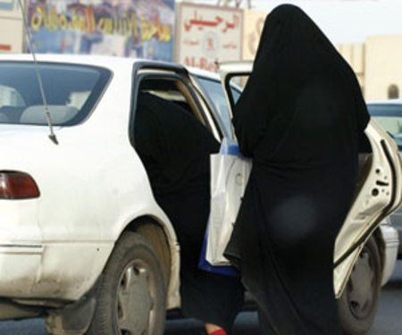 Femeile din Arabia Saudită ar putea obţine dreptul de ?şofer?