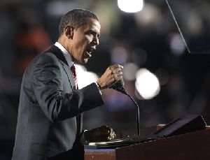Obama se apropie de Casa Albă. Discursul său de la Denver, aplaudat de 80.000 de oameni