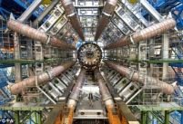 LHC. Cel mai mare experiment din lume ar putea cauza sfârşitul acesteia (FOTO)