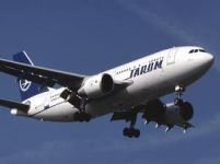 Un avion Tarom, fără pasageri la bord, lovit de o maşină pe aeroportul din Barcelona





