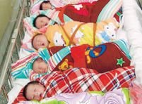 Peste 432 de bebeluşi chinezi s-au îmbolnăvit după ce au fost hrăniţi cu lapte praf contaminat