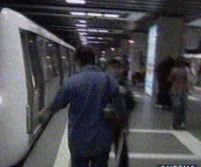 Sinucigaşul de la metrou a supravieţuit. El fusese condamnat la închisoare