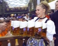 Pui la rotisor şi multă bere la Munchen. Începe Oktoberfest!