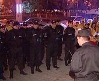 Descinderi în forţă cu poliţiştii comunitari din sectorul 2, organizate de primarul Onţanu