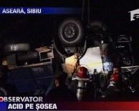 Sibiu: Cinci tone de acid clorhidric împrăştiate pe şosea în urma unui accident rutier (VIDEO)