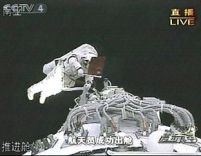 Prima ieşire în spaţiu a unui astronaut chinez, încheiată cu succes
