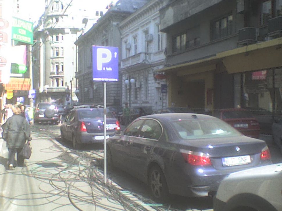 Bucureşti: Agenţia CFR nu mai eliberează bilete, după ce Electrica a tăiat cablurile