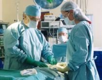 Spitalele riscă să se închidă: medicii, puşi să aleagă între stat şi privat

