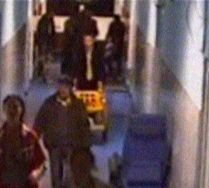 Un tânăr a fost bătut pe holurile unui spital şi nimeni nu a intervenit (VIDEO)