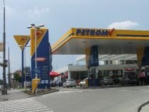 Petrom reduce preţul carburanţilor cu nouă bani pe litru