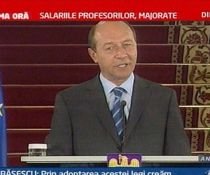 Băsescu a promulgat legea salarizării profesorilor. Va îngheţa Guvernul salariile?