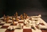 Lecţia de şah. Caii au aripi, iar pionii scot săbiile (VIDEO)