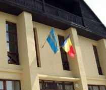 Autonomia în pas alert: Steagul secuilor arborat pe primăriile din Harghita