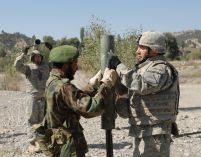 Forţele NATO au rănit din greşală cinci militari afgani 