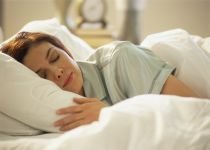Femeile care dorm puţin, cu 60% mai expuse riscului de apariţie a cancerului de sân