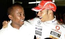Hamilton îl contrazice pe  Ecclestone: ?Rasismul nu este o glumă?