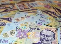 Leul s-a depreciat după ce Fitch a redus ratingul României: Un euro, cotat la 3,75 lei