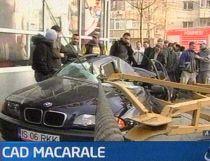 Iaşi. O macara s-a prăbuşit pe o trecere de pietoni din centrul oraşului (VIDEO)