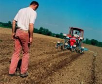 Franţa dă agricultorilor ajutoare de circa 250 milioane euro