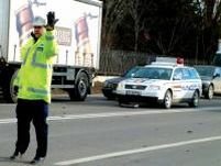 Infotrafic. Ameninţări cu pistolul, geamuri sparte şi automutilare pe şoselele din România