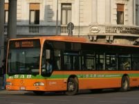 Italia: Imigrant român, dezbrăcat într-un autobuz pentru a dovedi că nu furase un telefon