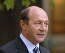 Traian Băsescu vrea suspendarea taxei de primă înmatriculare 