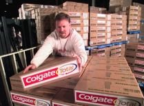 Încă o fabrică se mută din România: Colgate-Palmolive închide şi pleacă în Polonia