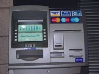 Jaf la CEC: Hoţii au tăiat un ATM cu flexul şi au furat aproape 300.000 de lei