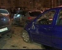 Patru răniţi şi şase maşini avariate după un accident rutier produs în Mioveni