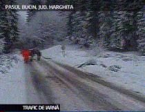 Drumurile din Harghita, Prahova şi Braşov, acoperite de zăpadă. Se circulă în condiţii de iarnă