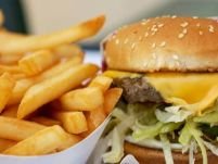 Alimentele tip fast-food, asociate cu riscul îmbolnăvirii de Alzheimer