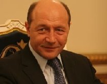 Băsescu mizează pe un guvern PD-L minoritar. PSD şi PNL, între guvernare şi opoziţie