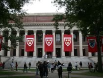Criza a lovit şi Universitatea Harvard - a pierdut 8 miliarde dolari din fondul său de investiţii 